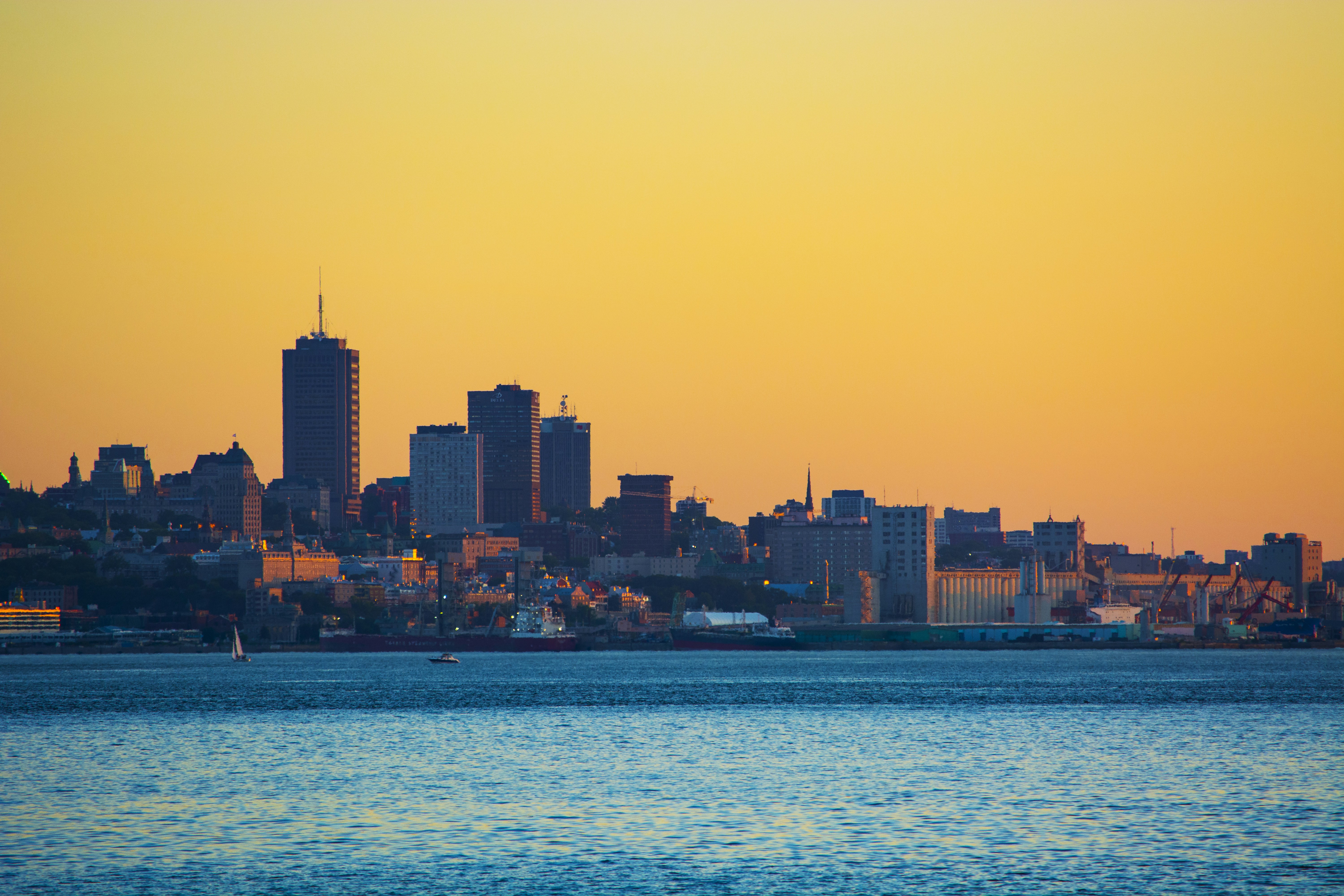 Vue du Vieux-Québec sous la neige avec le Château Frontenac en arrière-plan